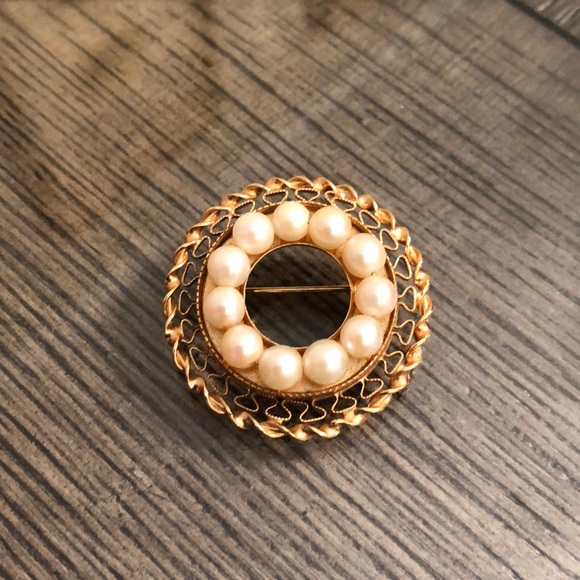 Vintage 12k Gold Filled, Real Pearl Filigree Circle Pin - Picture 4 of 11